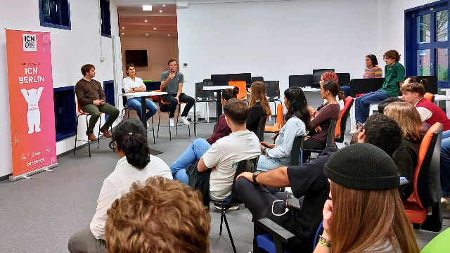 Our Berlin graduates meet students on the ICN campus!